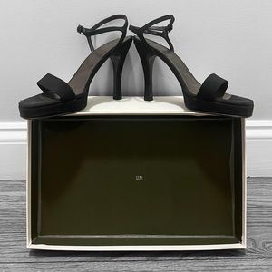 Vintage  Vera Wang size 5.5 black heels -
